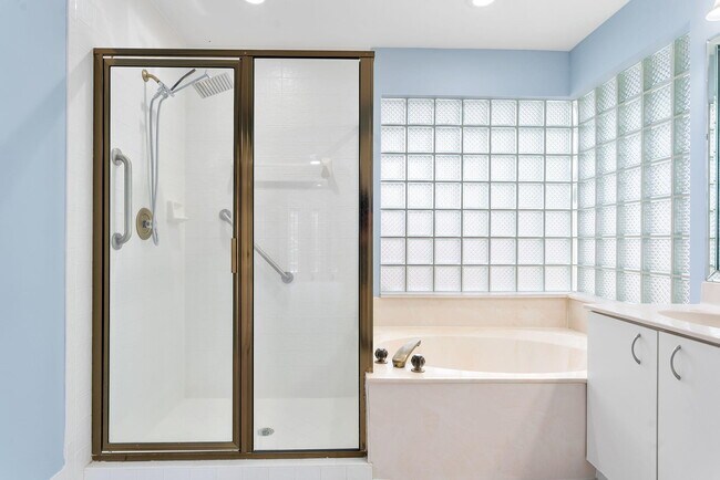 Building Photo - 1248 Lake Breeze Dr
