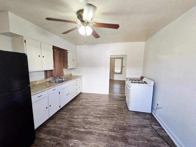 Building Photo - 1001 S Main St