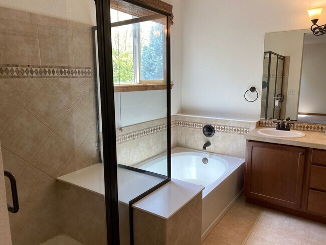 Building Photo - 2 BED/2 BATH RANCH STYLE HOME IN SUMMER HAWK IN FOX MEADOW AVAILABLE 7/10!