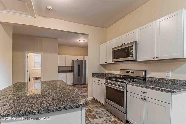 Building Photo - 815 Monroe Ave