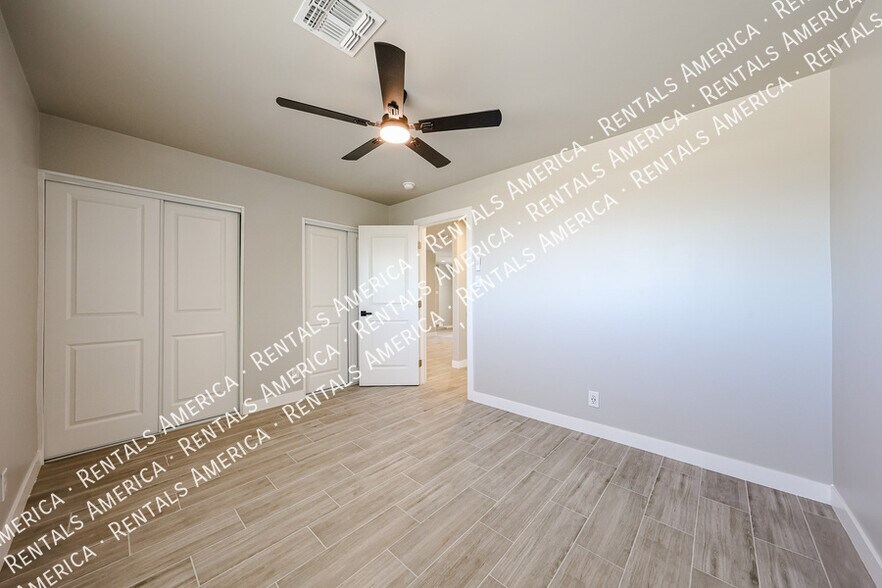 Building Photo - 1704 E Pickrell Dr