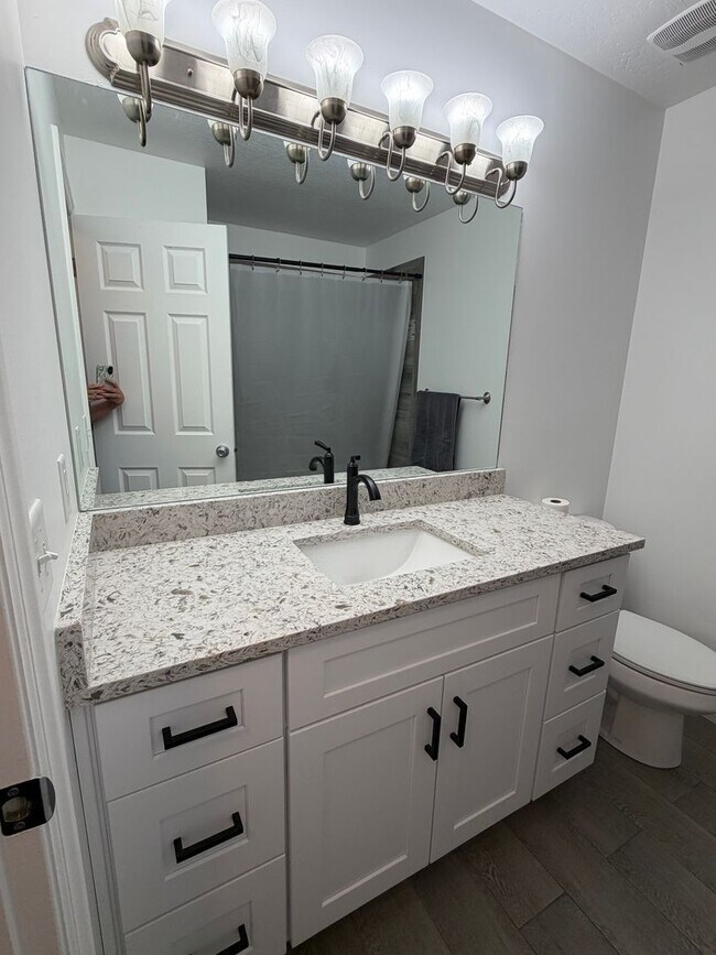 Building Photo - Gorgeous South Jordan Home!!!