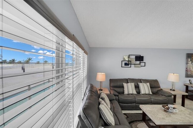 Building Photo - 3900 Galt Ocean Dr