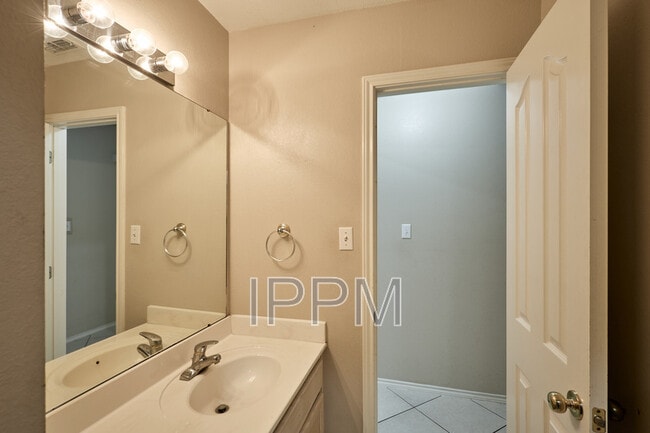Building Photo - 1309 Summerfield Ln