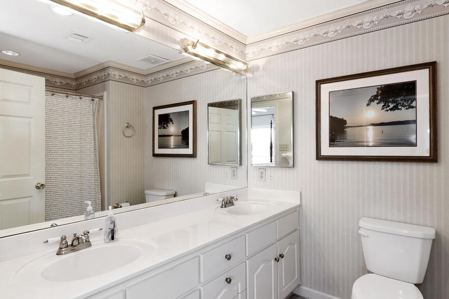 Building Photo - 203 Sunset Point Dr