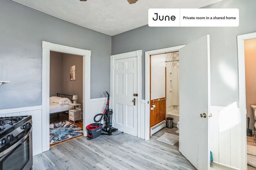 Building Photo - Room in Shared 4 bed/1.5 bath home