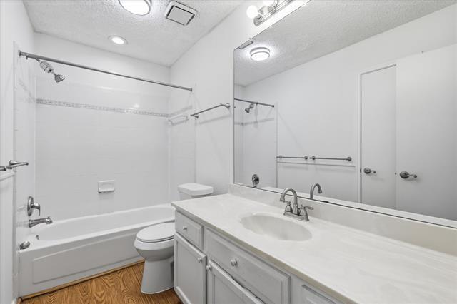 Building Photo - 559 Lee Dr