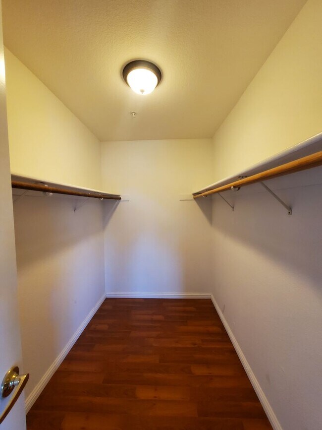 Building Photo - Spacious 2 bedroom 2 bath condo with perfect floor plan