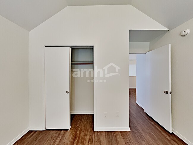 Building Photo - 23126 N Waterlake Dr