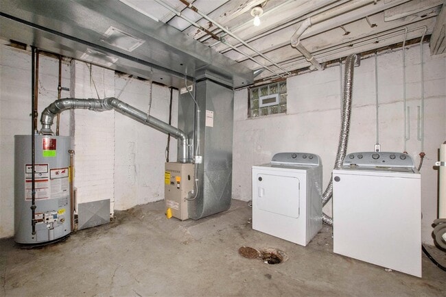 Building Photo - 528 Avon St