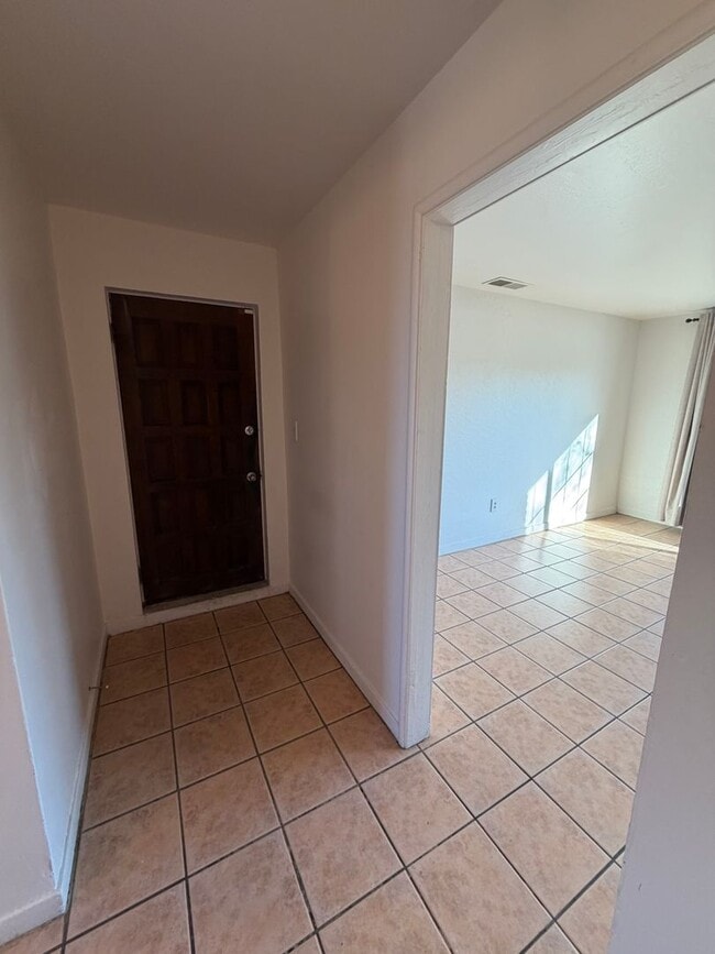 Building Photo - 3 Bed / 1.5 Bath | Thornwood Terrace Home Available Now