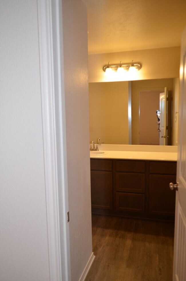 Building Photo - 1713 Clovis Dr