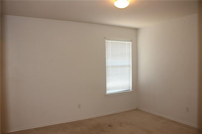 Building Photo - 107 Outfitter Dr