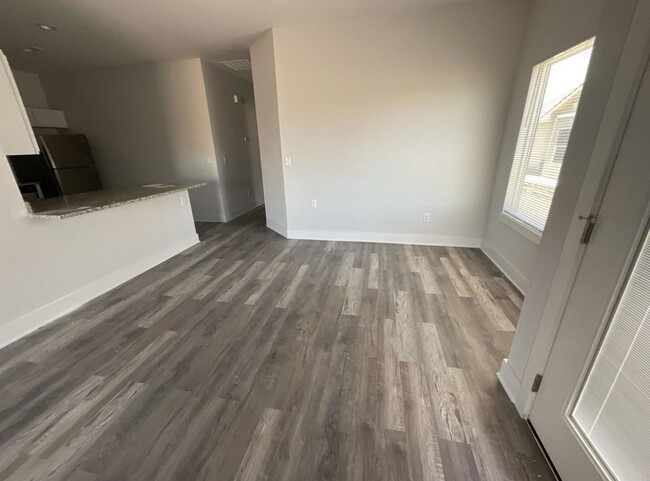 Building Photo - 5480 N Colburn Ct