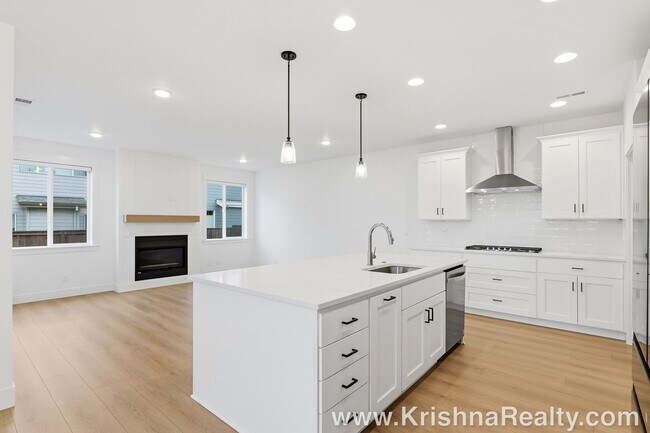 Building Photo - Spacious 5 BR | 3 BA | Modern Corner-Lot Single-Family Home | Farmstead Crossing Neighborhood