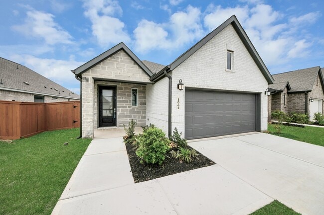 Building Photo - 1062 Blue Stone Dr