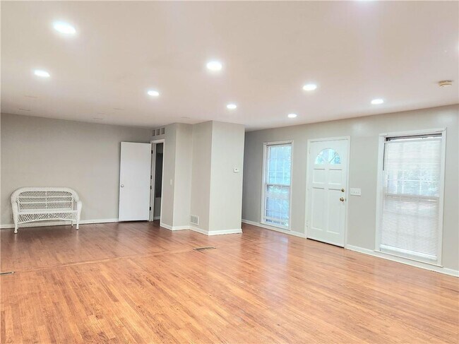 Building Photo - 2320 GA-20