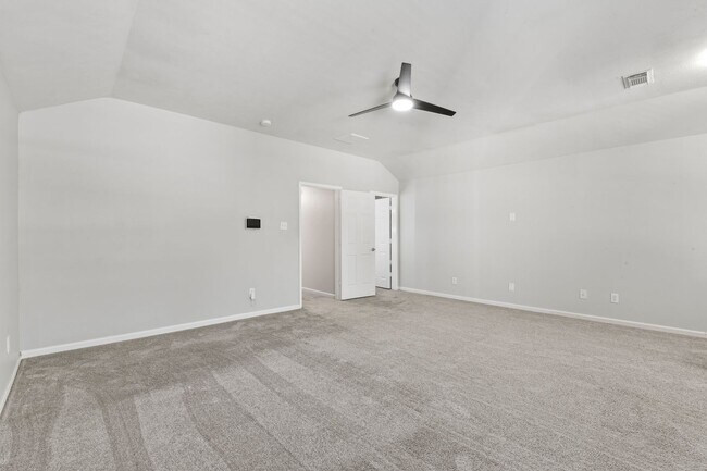 Building Photo - Stunning Corner Unit Townhome - Move-in special: Receive $100 off both your first and second mont...