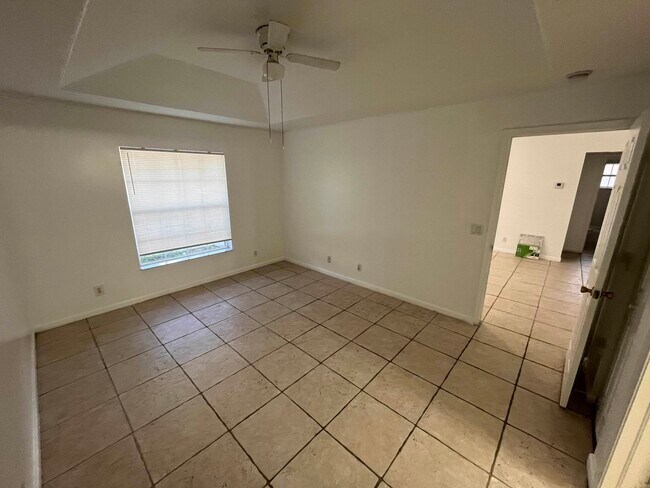 Building Photo - 1325 The 12th Fairway