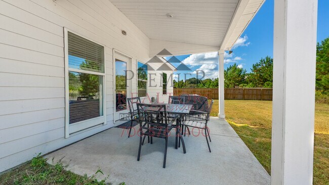 Building Photo - 13 Pebblebrook Ln