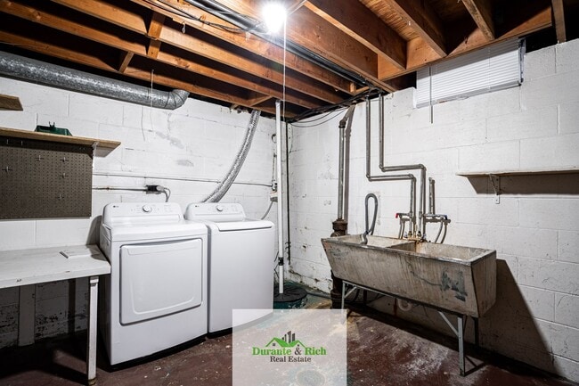 Building Photo - Upgraded Spacious 3 Bedroom Townhome Waukesha