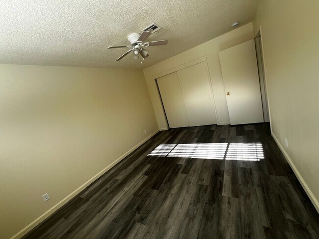 Building Photo - 5335 Castle St