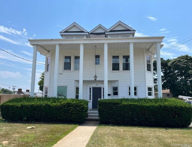 Building Photo - 7 Pulaski Rd