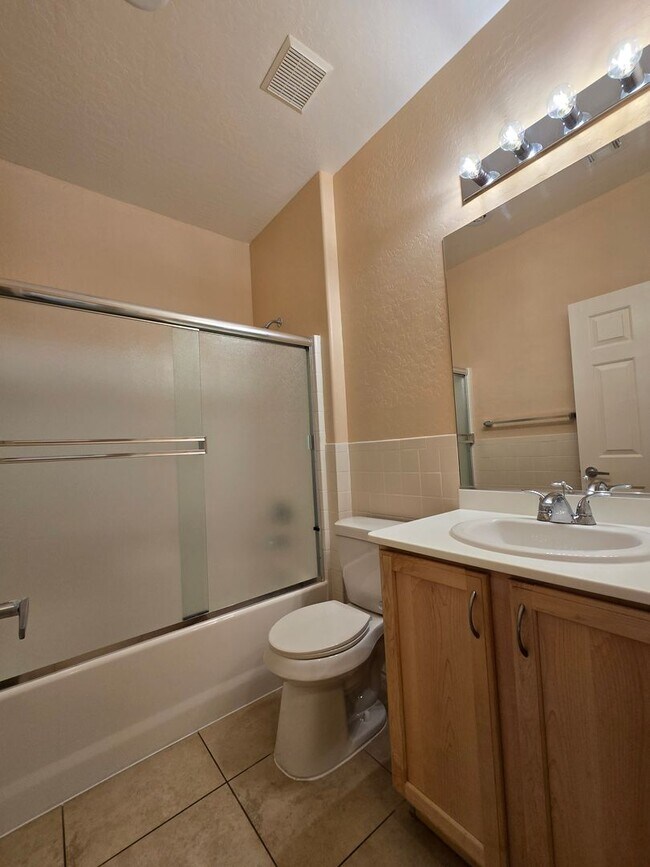 Building Photo - 3 BED / 2 BATH SINGLE STORY HOME IN SUN CI...