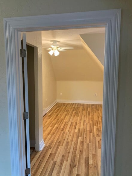 Building Photo - 218 S St Clair St