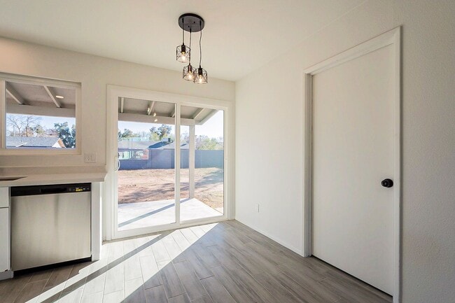 Building Photo - Lovely Chandler Home near everything!