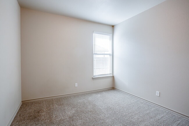 Building Photo - Wonderful Home in Cambridge Way! SPEC!