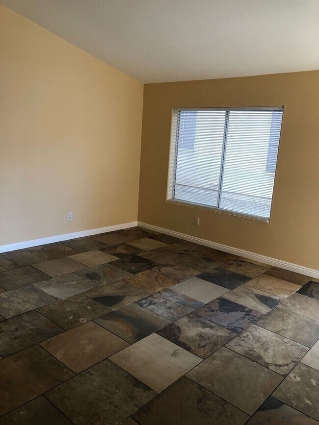 Building Photo - Single Story home in Northshore!