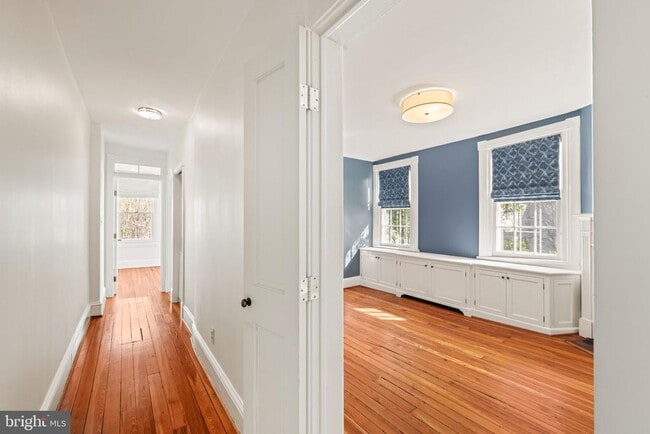 Building Photo - 509 Duke St