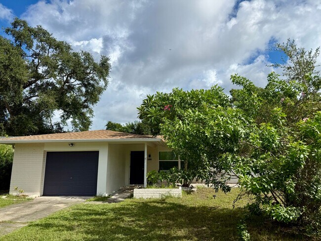 Building Photo - 13583 Imperial Groves Dr E