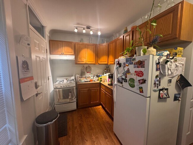 Building Photo - Nice 1 Bed in Quaint Roger's Glenwood District