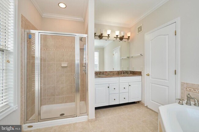 Building Photo - 43865 Hickory Corner Terrace