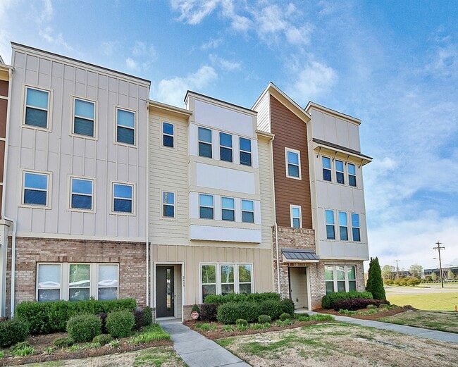Primary Photo - 2633 Statesville Ave