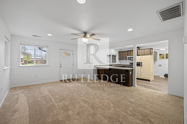 Building Photo - 176 Mallory Ln