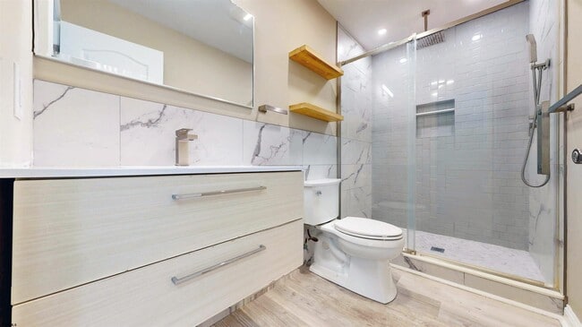 Building Photo - 450 Redwood Ave