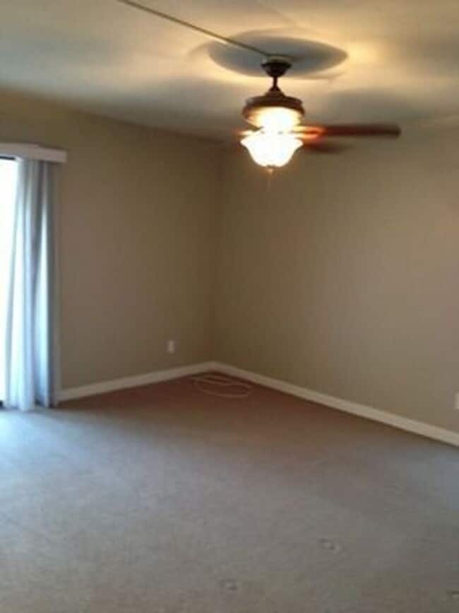 Building Photo - Beautiful Condo