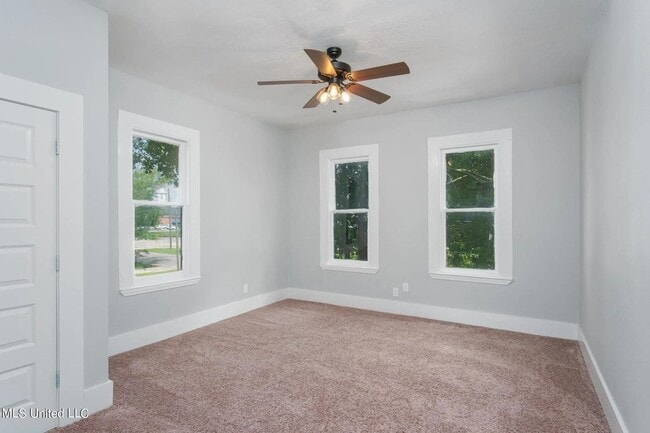 Building Photo - Beautiful 4-Bedroom, 3.5 Bathroom for Rent