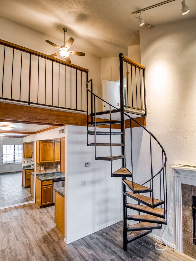 Building Photo - 11130 Stratford Dr