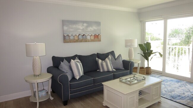 Building Photo - 1100 8th Ave S