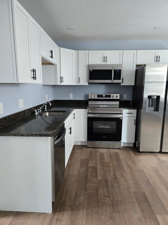 Building Photo - 715 River St