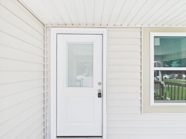 Building Photo - Adorable 3 bed, 1 bath home available in S...