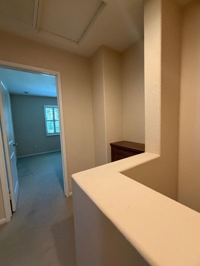 Building Photo - MOVE IN READY! Stunning 2-Bedroom Townhome! Garage! AC!