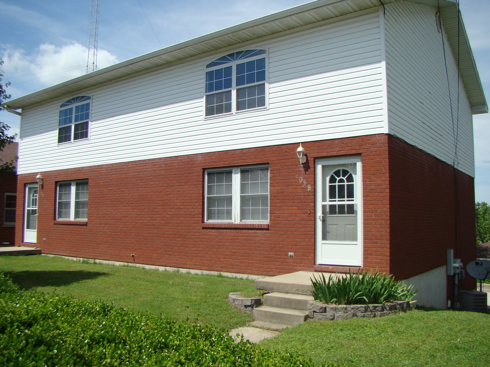 Building Photo - 403 E Main St