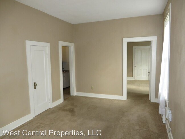 Building Photo - 710 W Packard Ave