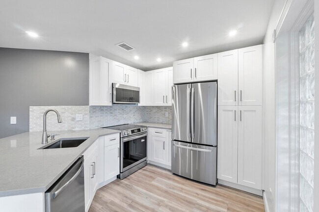 Building Photo - 273 NW 36th Ave