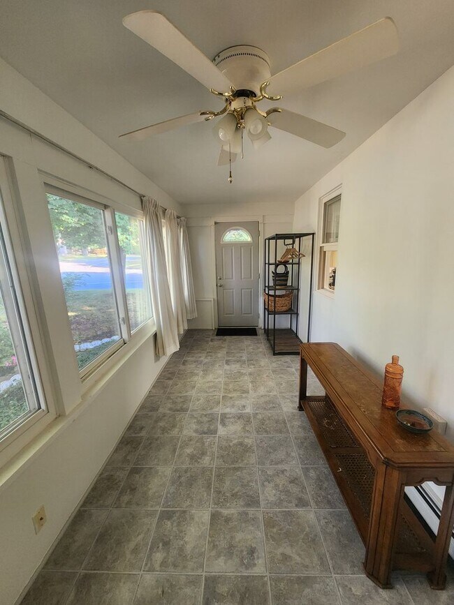 Building Photo - Charming Cottage-Style Home for Rent in Or...
